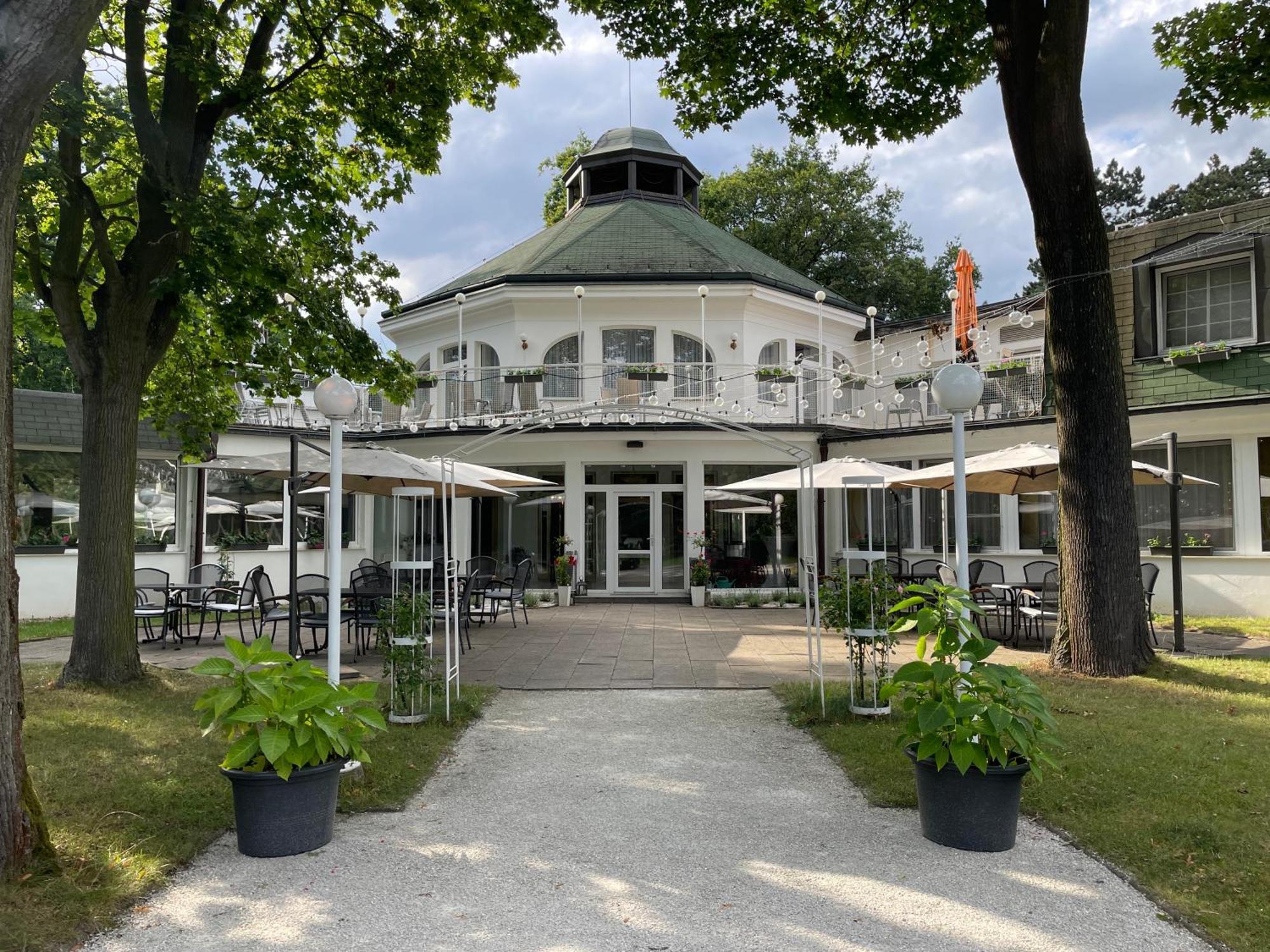 Hotel Ostrov Nymburk Εξωτερικό φωτογραφία
