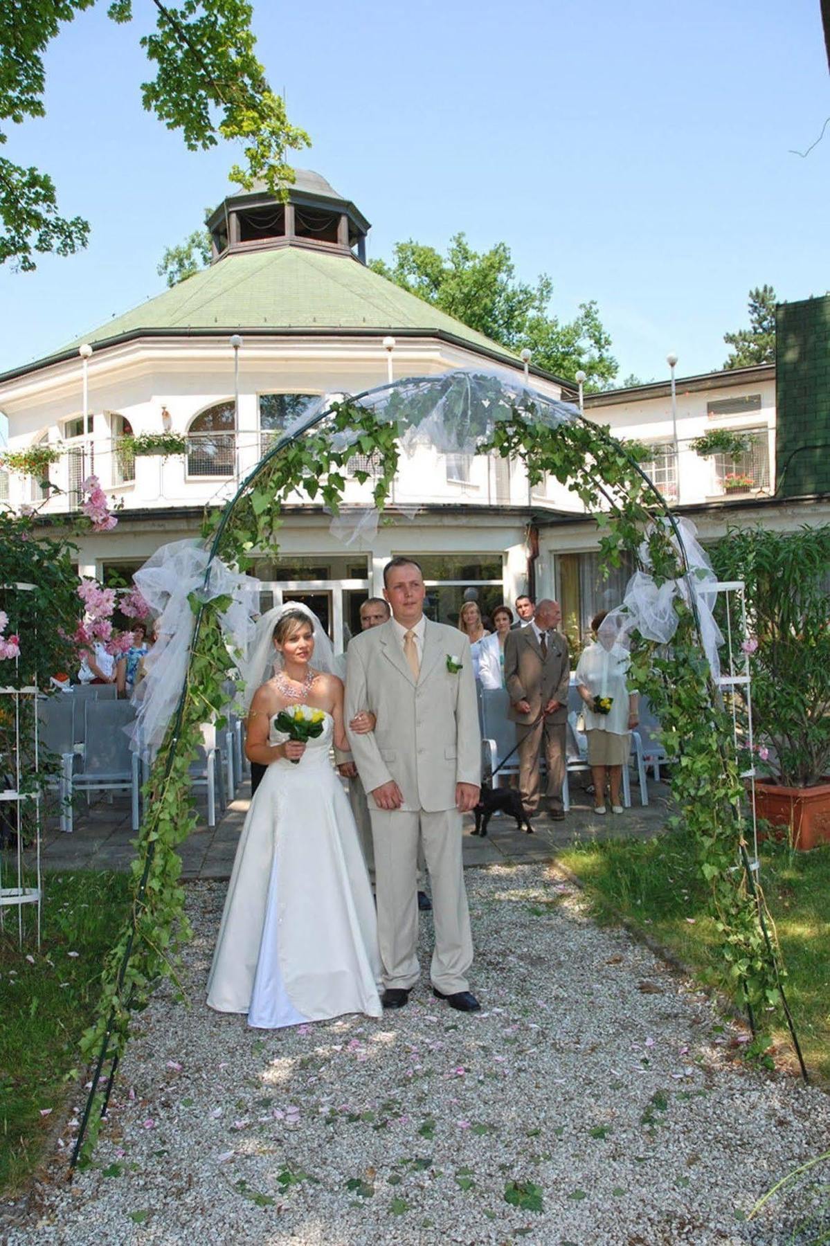 Hotel Ostrov Nymburk Εξωτερικό φωτογραφία