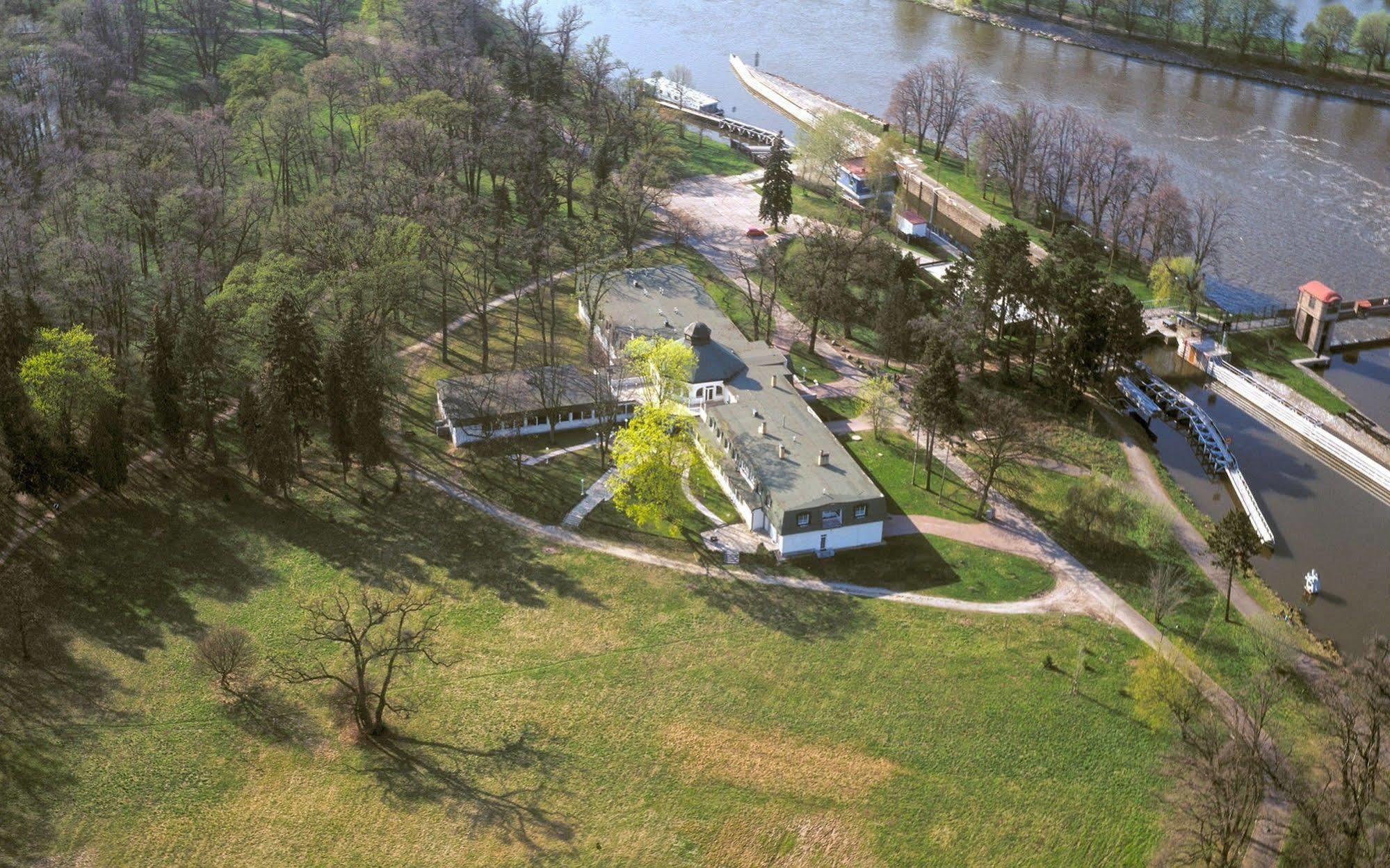 Hotel Ostrov Nymburk Εξωτερικό φωτογραφία